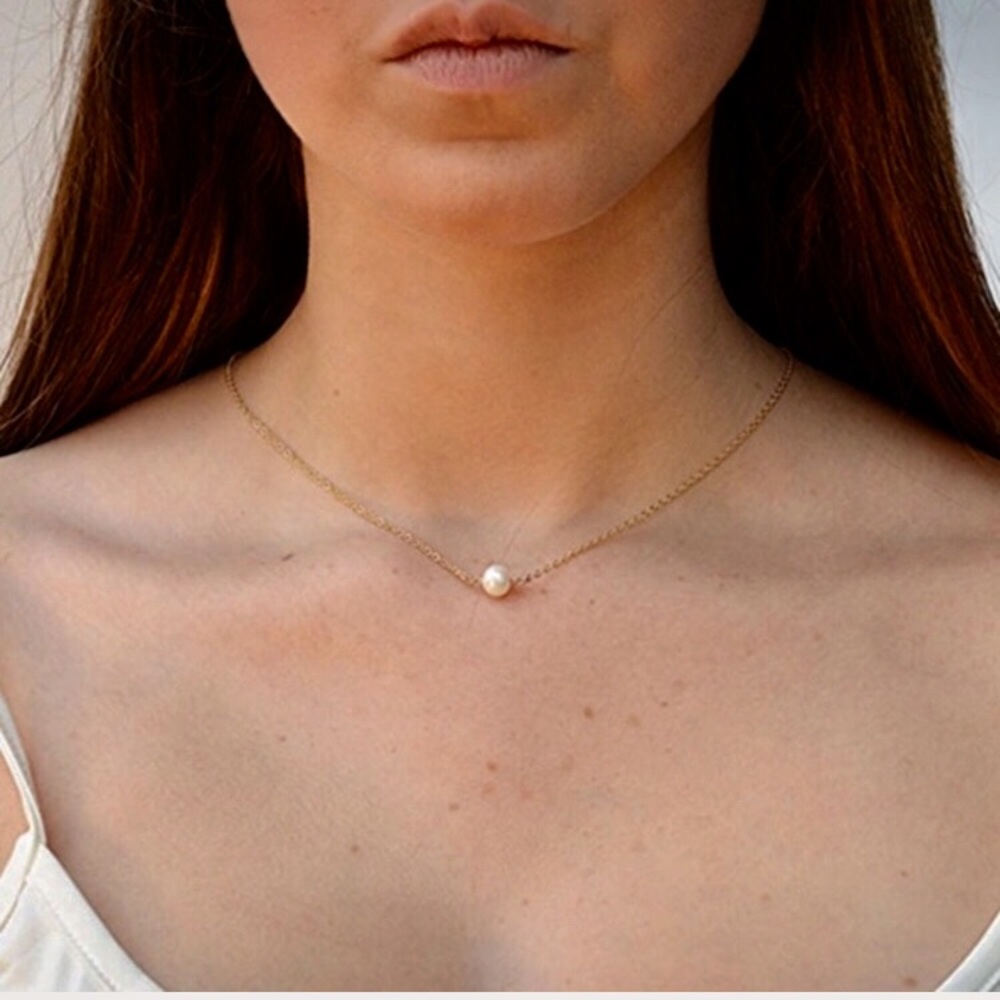 New! Backdrop Pearl Necklace - Picture 4 of 6